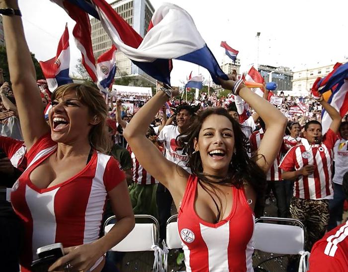 25P Hot Soccer Babes
