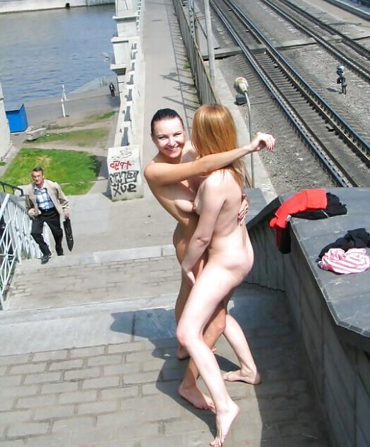 16P Crazy barefoot public pussycats