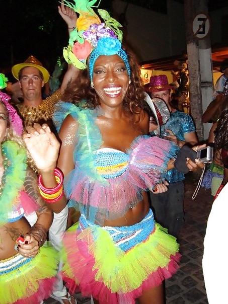 12P Hot Ebony Milf