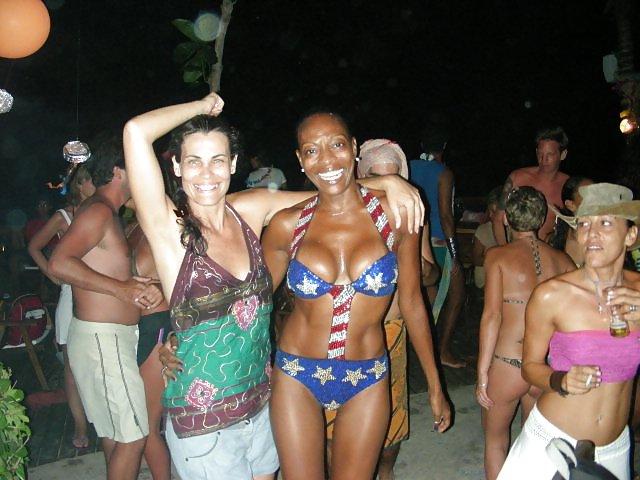 12P Hot Ebony Milf