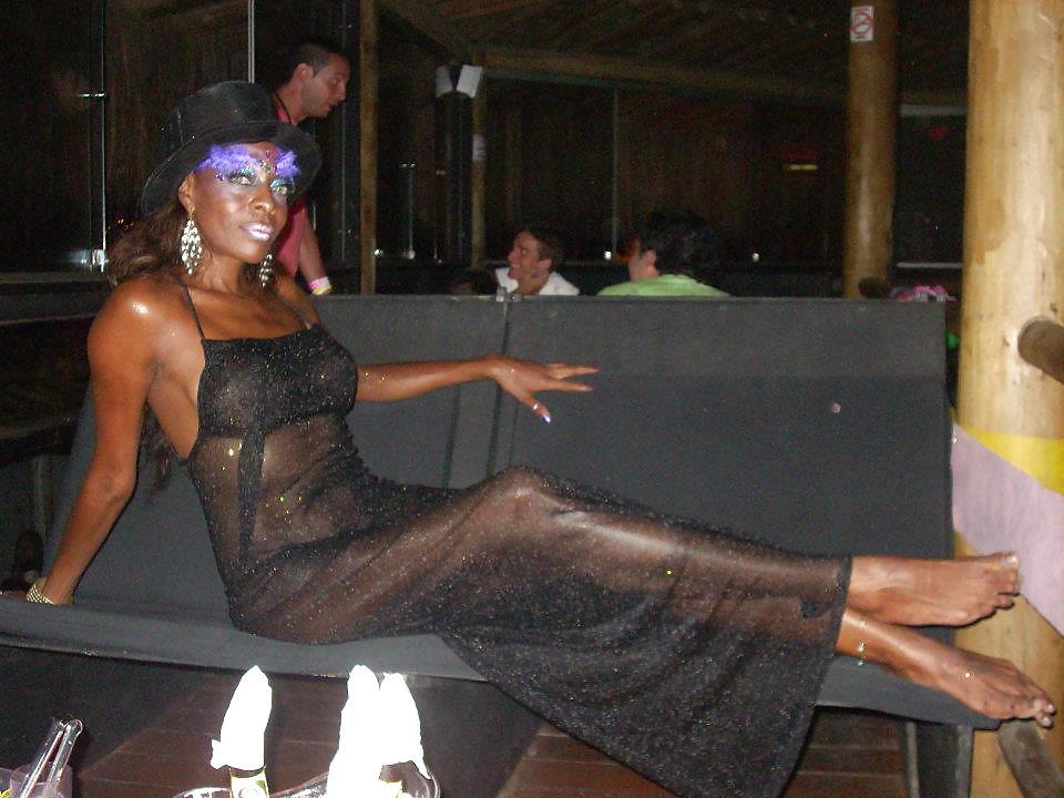 12P Hot Ebony Milf