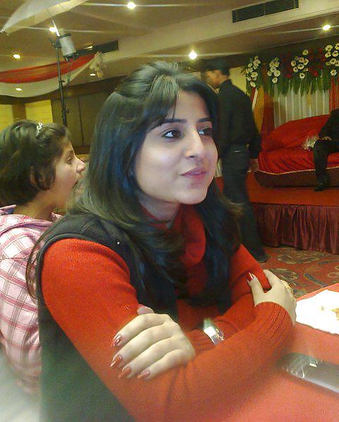 25P Indian and Pakistani teen slut - stohlen facebook pix