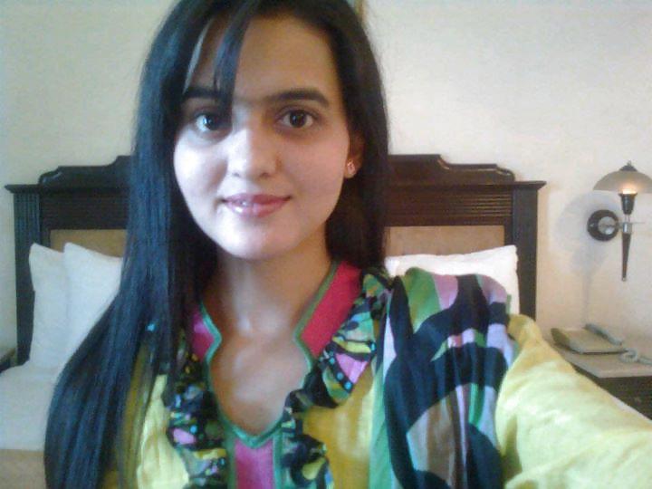 25P Indian and Pakistani teen slut - stohlen facebook pix