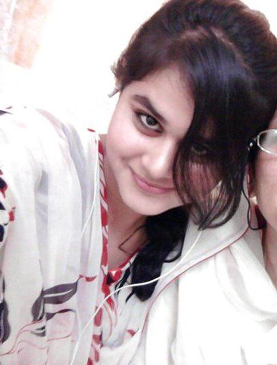 25P Indian and Pakistani teen slut - stohlen facebook pix