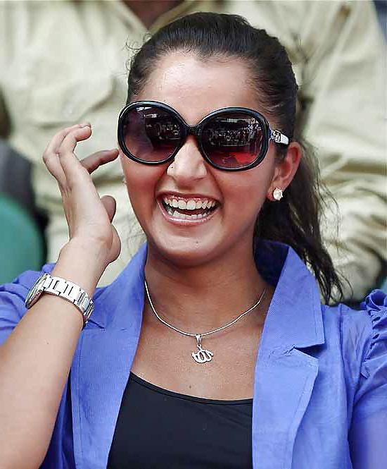 25P Hot Indian Tennis Player - Sania Mirza