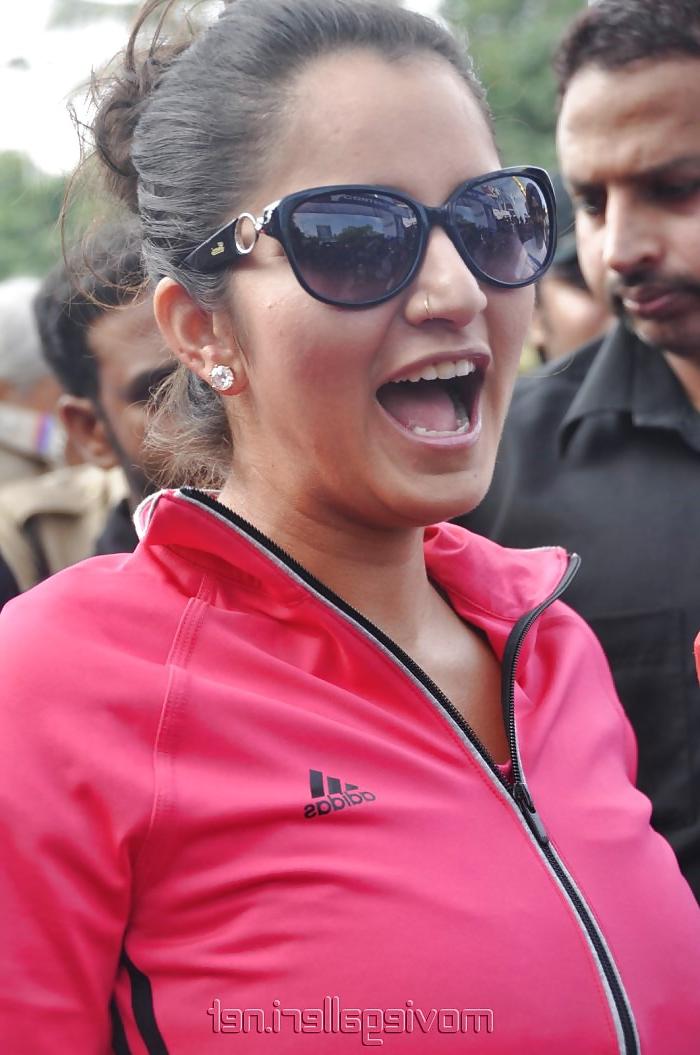 25P Hot Indian Tennis Player - Sania Mirza