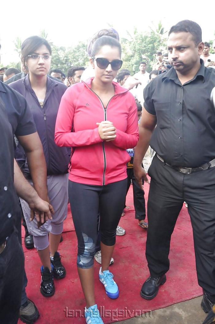 25P Hot Indian Tennis Player - Sania Mirza