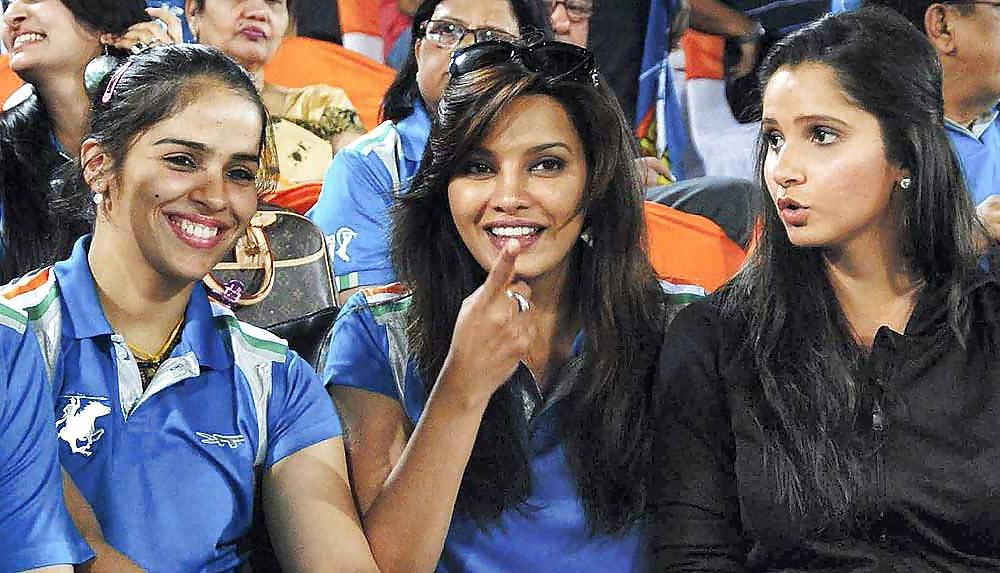 25P Hot Indian Tennis Player - Sania Mirza
