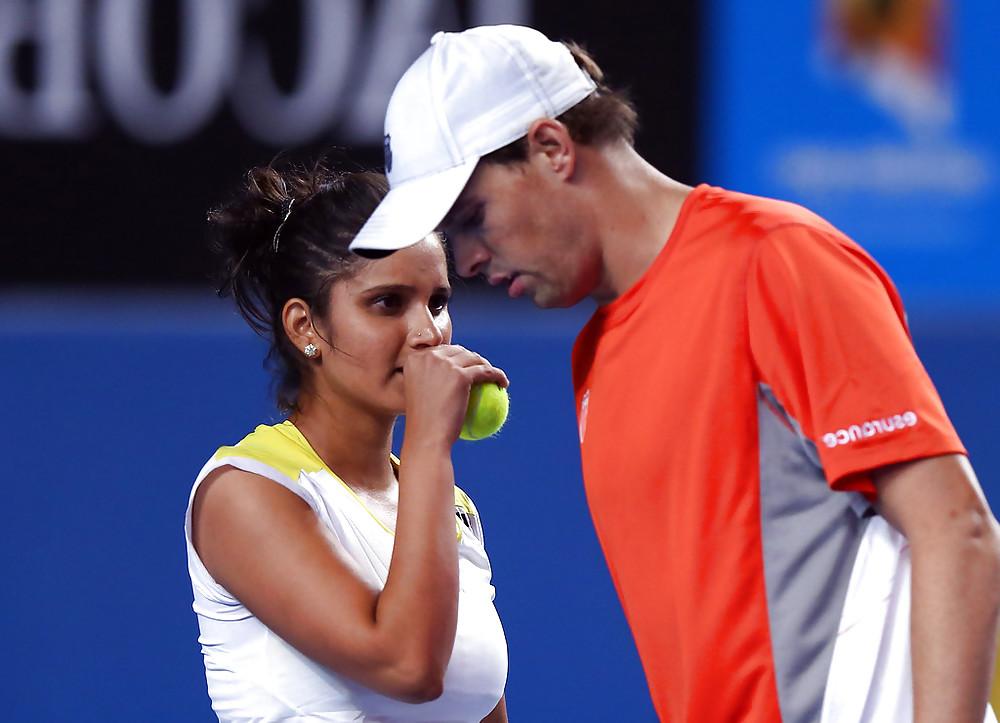 25P Hot Indian Tennis Player - Sania Mirza