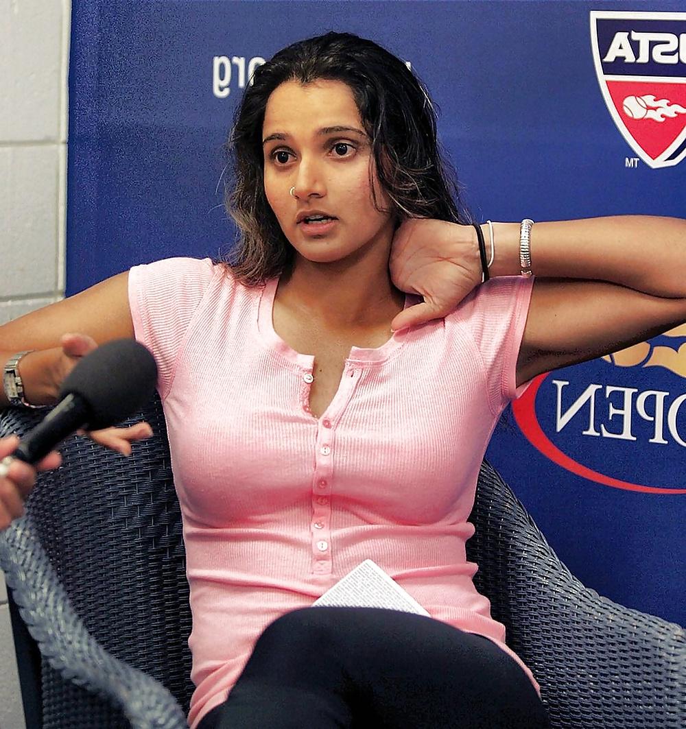 25P Hot Indian Tennis Player - Sania Mirza