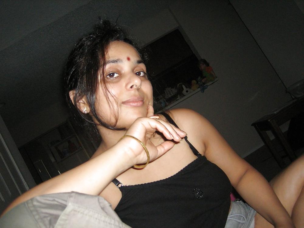 25P Sexy Indian Girls non nude