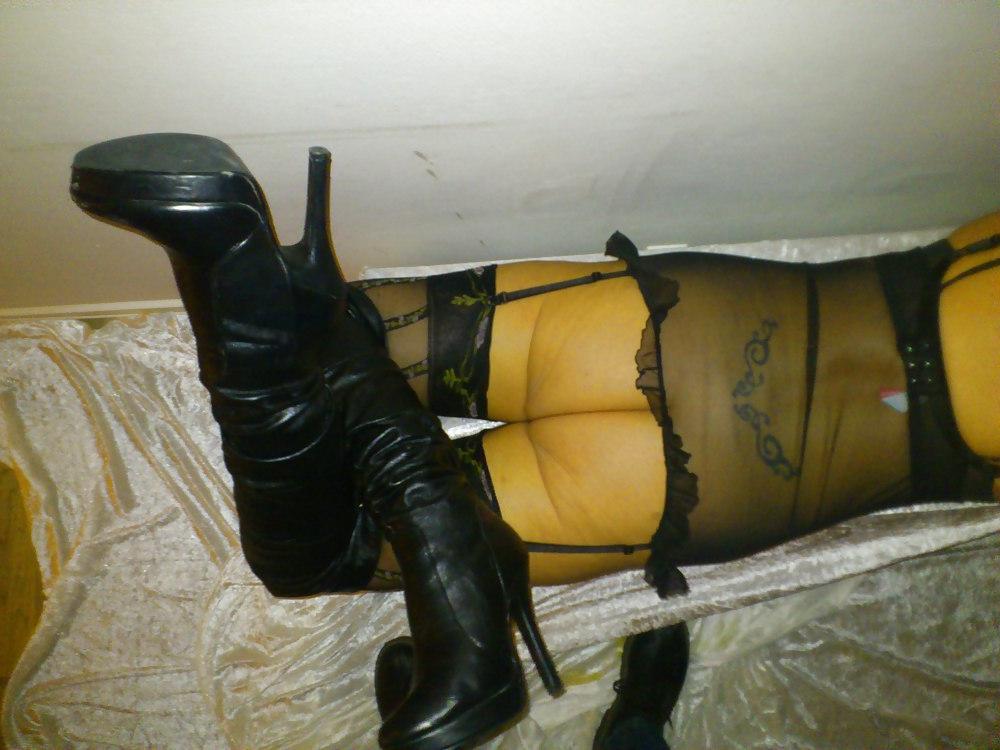 25P Overknee boots, stockings and no panties