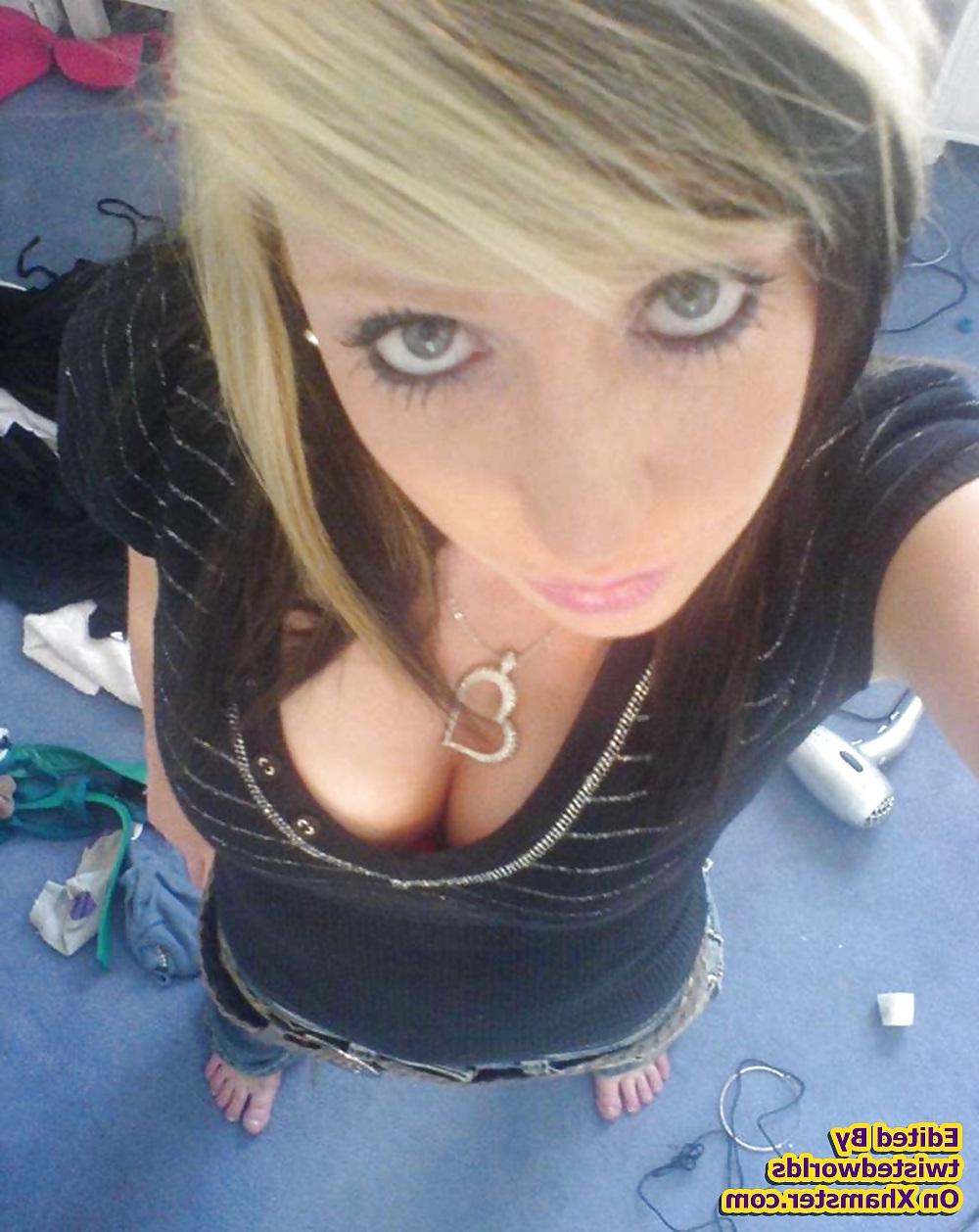 25P Amateur Emo Girls Erotica By twistedworlds