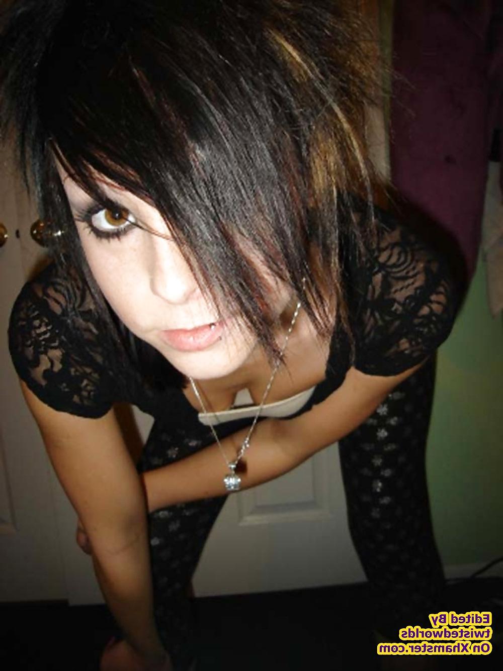 25P Amateur Emo Girls Erotica By twistedworlds