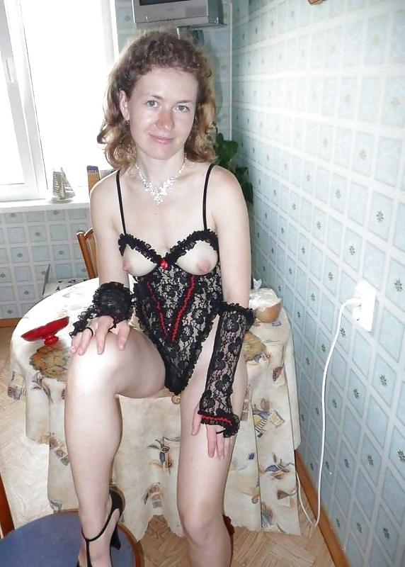 21P Skinny Milf
