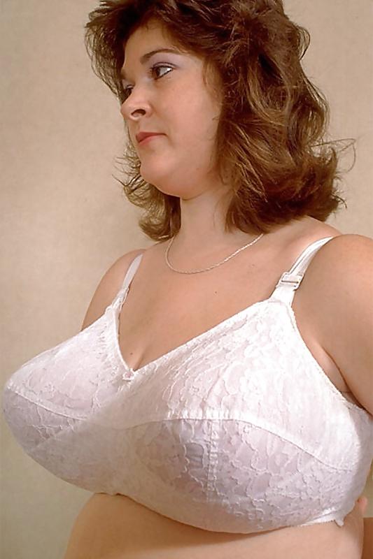 25P Big bras on mature women's!