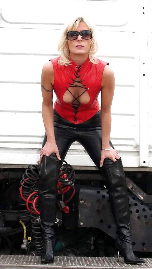 25P ROMY - Super Hot MILF - Queen Of BOOTS...(5)