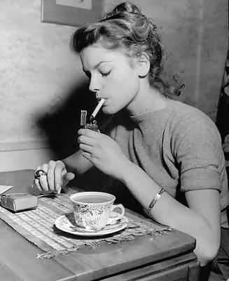 25P Smoking elegance ...