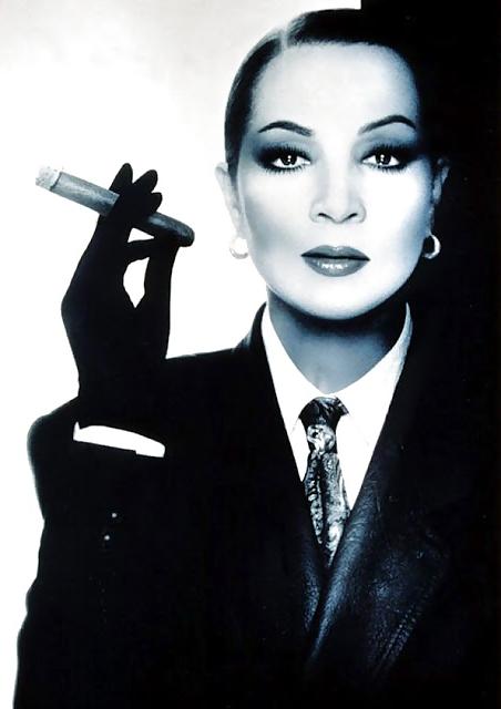 25P Smoking elegance ...