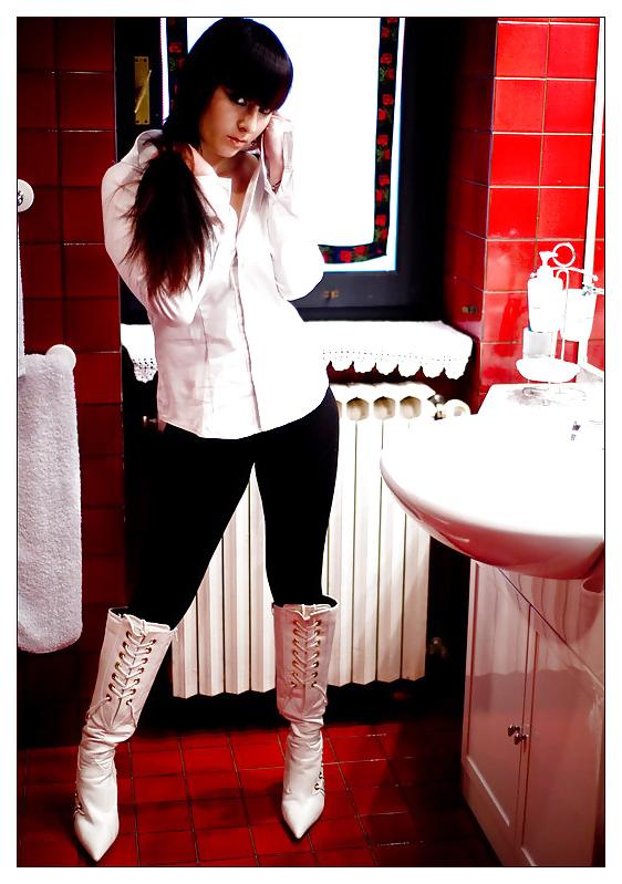25P Girls In Boots 01