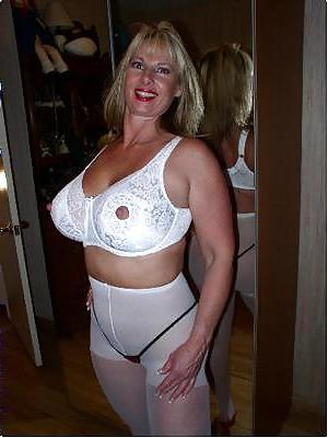 25P Thick Leeanne Big tits and ass!