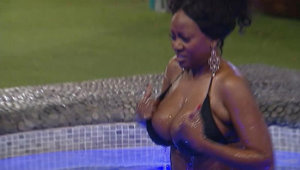 23P Makosi - busty ebony