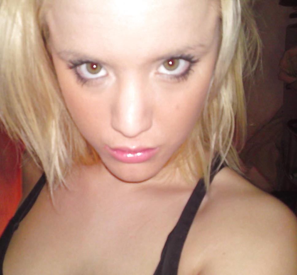 25P Absolutely hot blonde babe with big tits