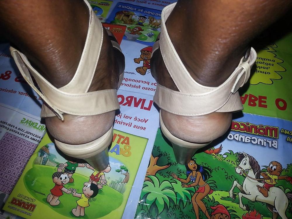 4P Ebony Heels