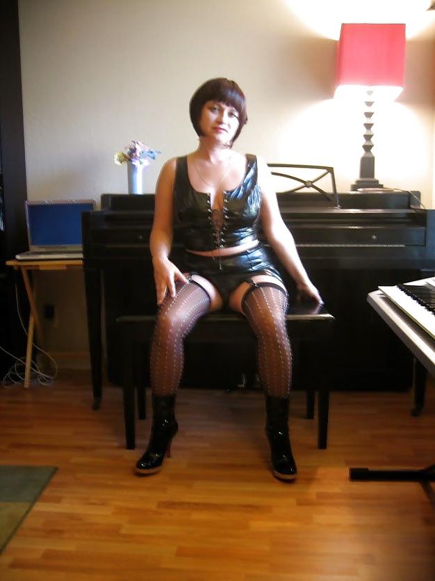 25P Russian married slut Anna Nikolaeva, now lives in the U.S.24
