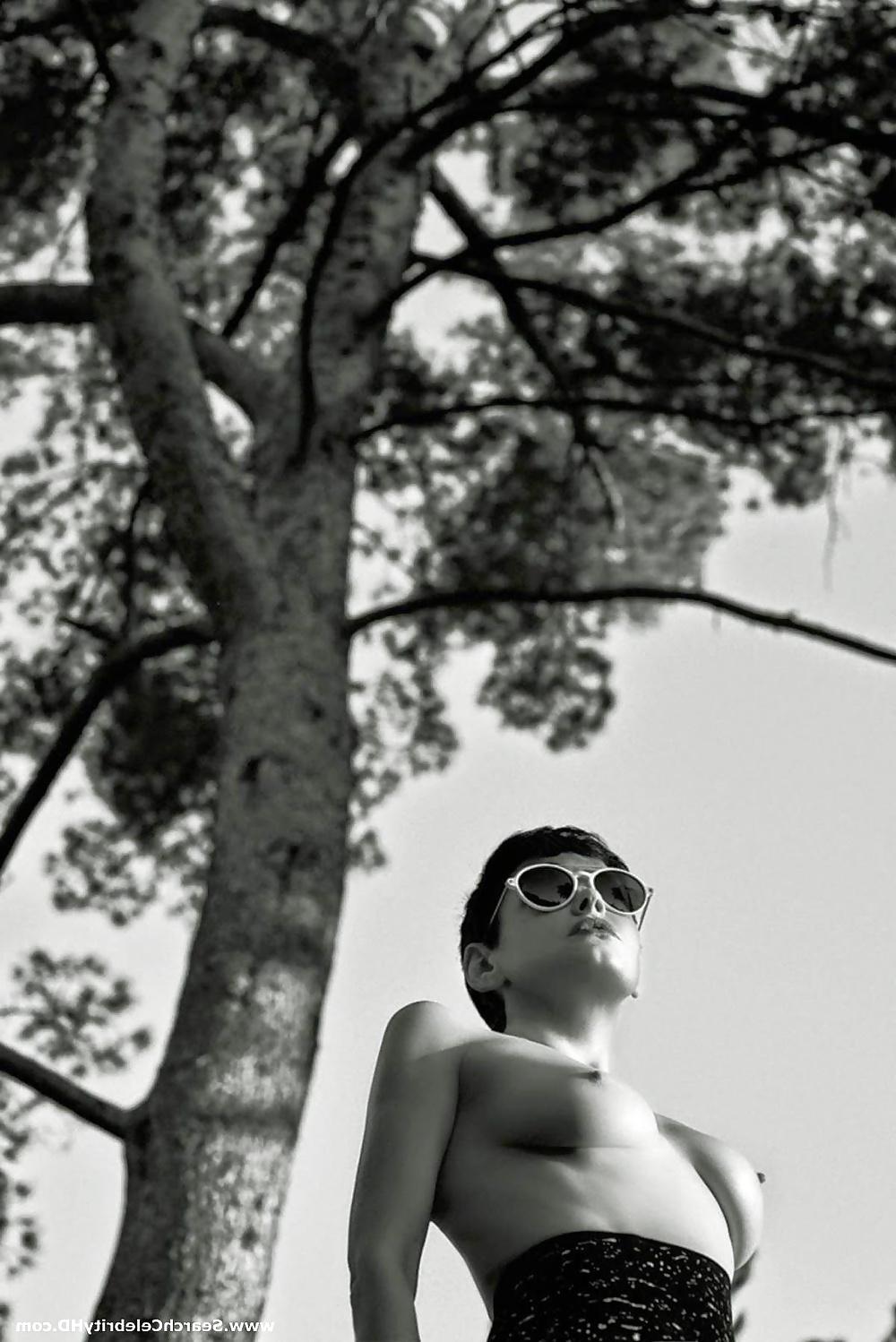 10P Rose McGowan Nude Photoshoot - Flaunt (2014)