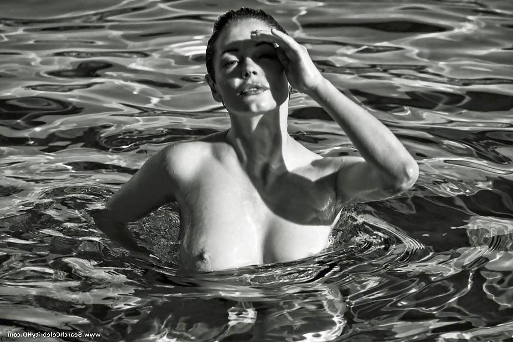 10P Rose McGowan Nude Photoshoot - Flaunt (2014)