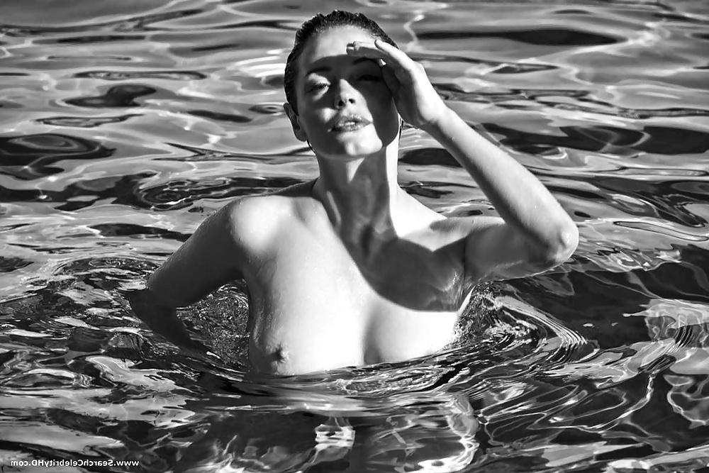 10P Rose McGowan Nude Photoshoot - Flaunt (2014)