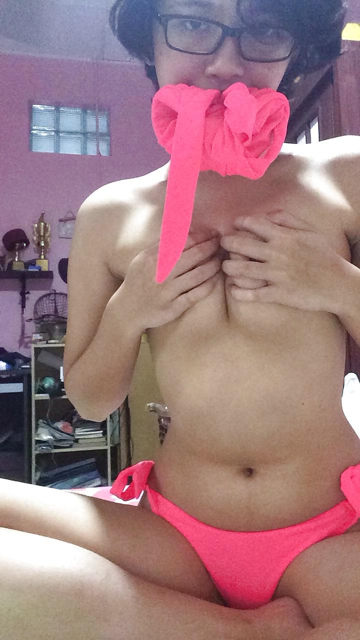 22P Girl with Pink Bikini Teasing And Masturbating