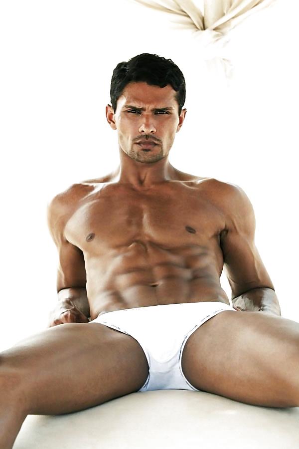25P Horny and hot Gay man