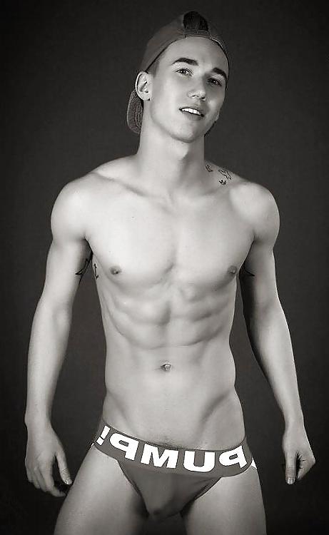 25P Horny and hot Gay man