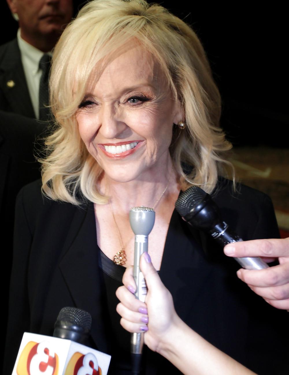 25P Adore masturbating to conservative Jan Brewer