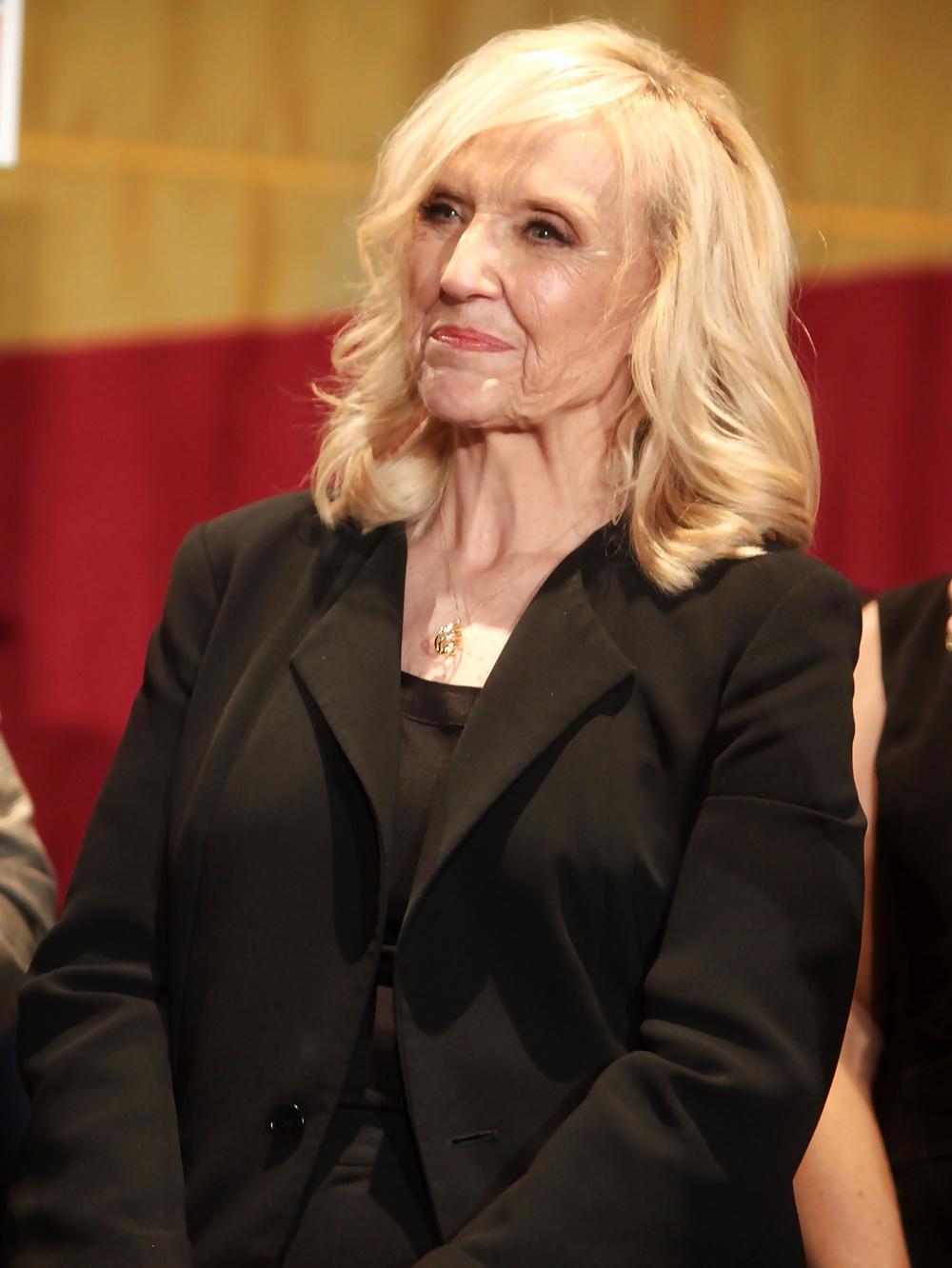 25P Adore masturbating to conservative Jan Brewer