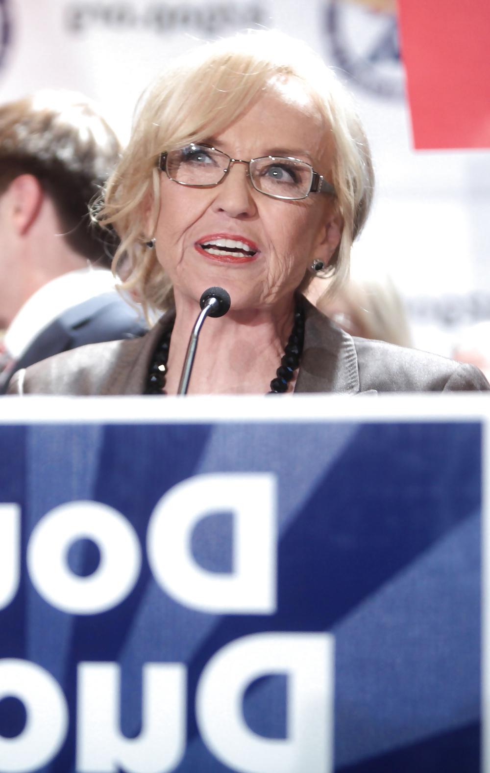 25P Adore masturbating to conservative Jan Brewer