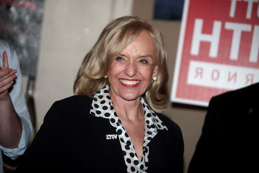 25P Adore masturbating to conservative Jan Brewer