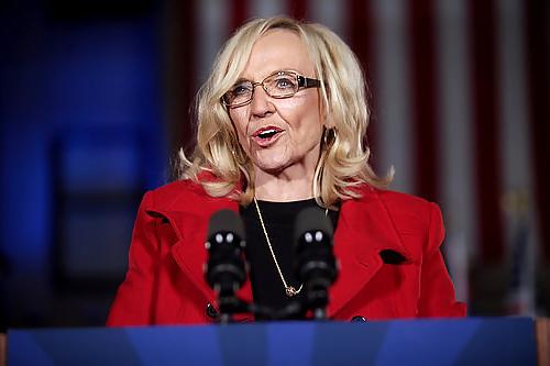 25P Adore masturbating to conservative Jan Brewer