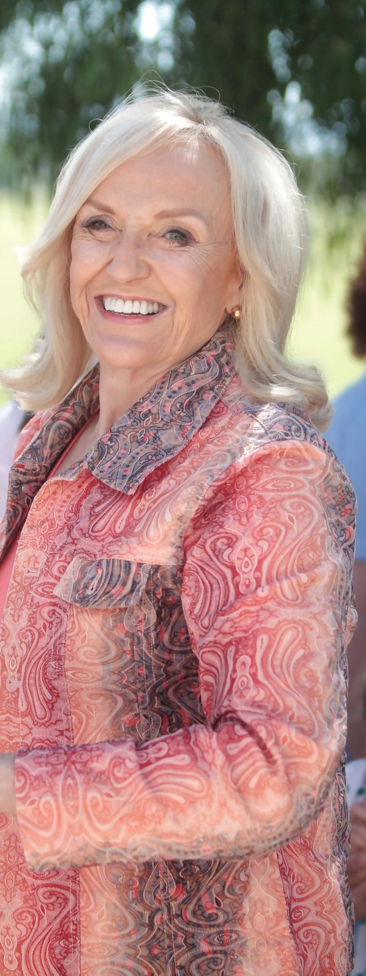 25P Adore masturbating to conservative Jan Brewer