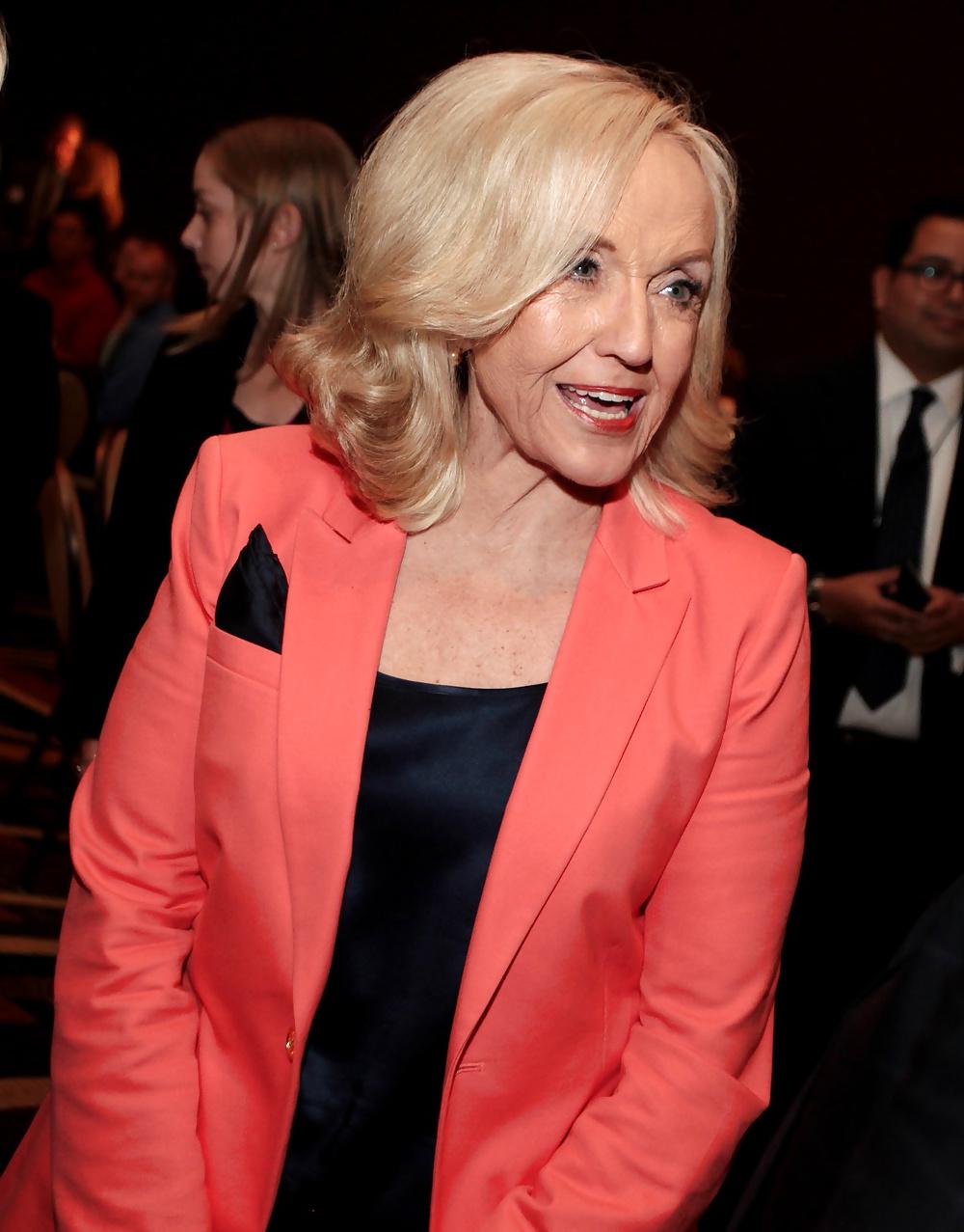 25P Adore masturbating to conservative Jan Brewer
