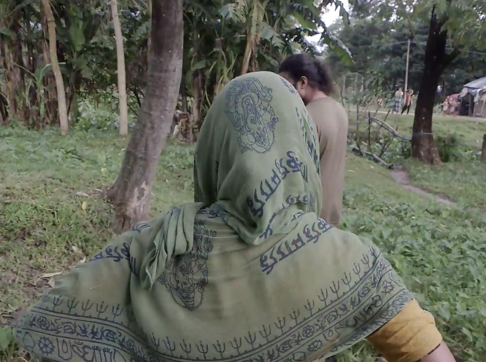 11P Bangladesi American Slut needs cum from white men !!