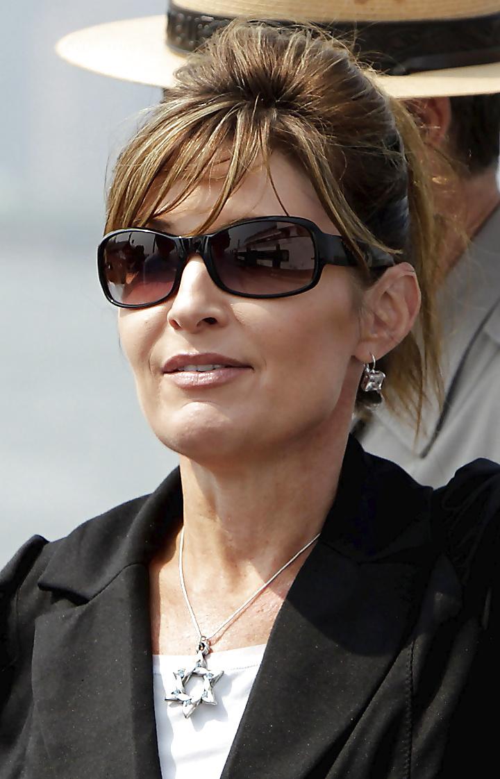 25P Adore masturbating to conservative Sarah Palin
