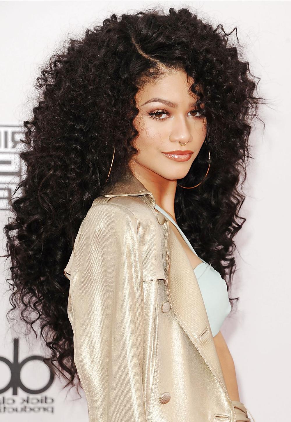 10P Zendaya Coleman - Tight Ebony Whore !!!