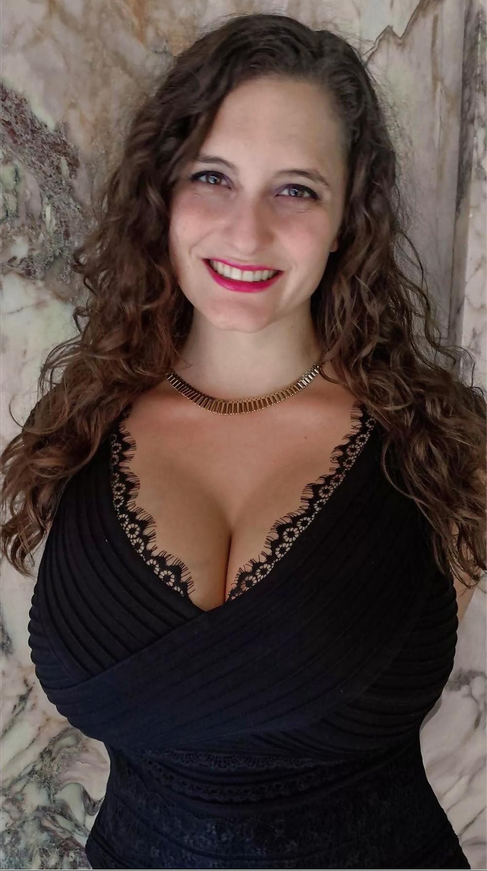 10P American Girl With Huge Tits