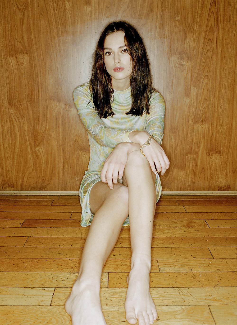 25P Keira Knightley - 2004 Photoshoot