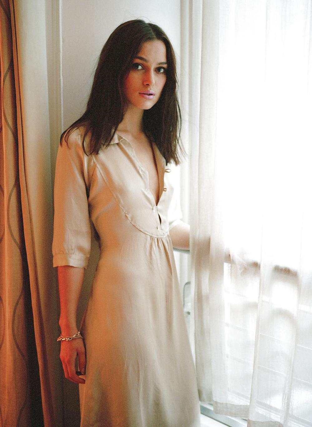 25P Keira Knightley - 2004 Photoshoot