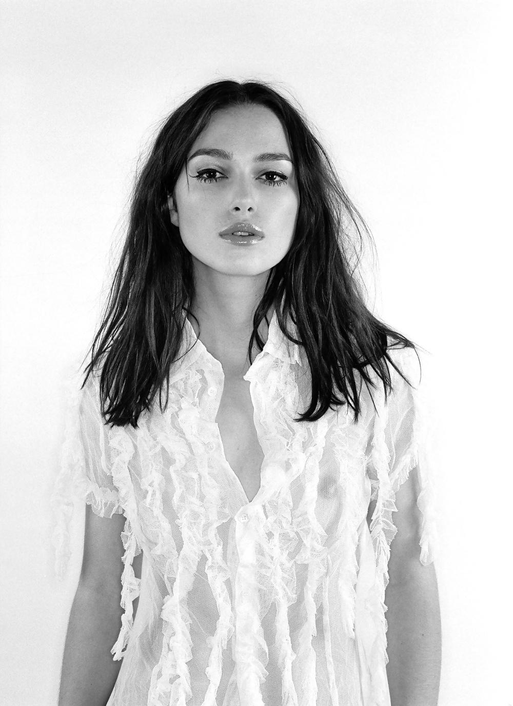 25P Keira Knightley - 2004 Photoshoot