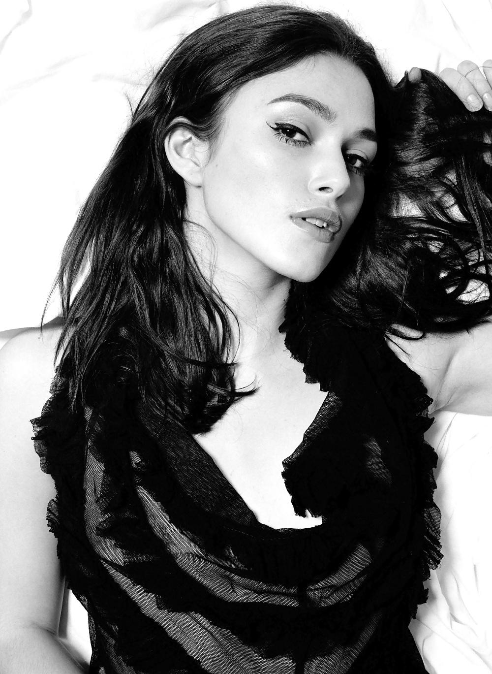 25P Keira Knightley - 2004 Photoshoot